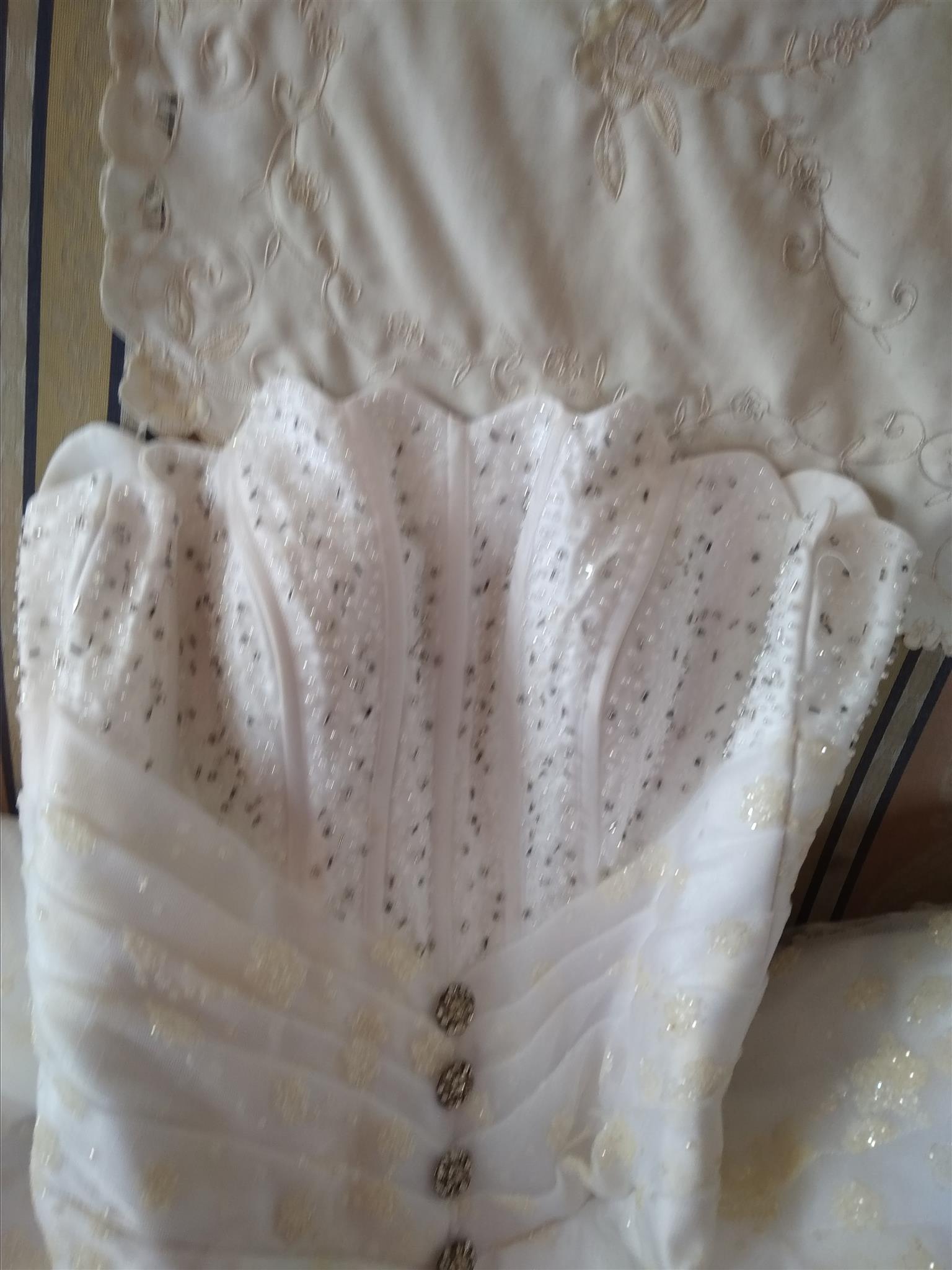 Stunning white weddinggown FOR SALE size34-36