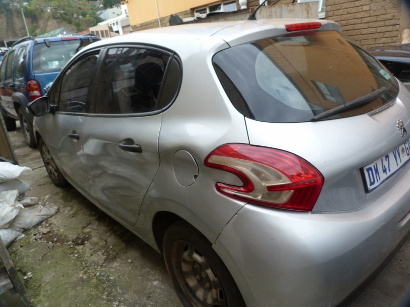 2015 PEUGEOT 208 1.6 VTI ALLURE 5DOOR - Private Seller 2015 PEUGEOT 208 1.6 VTI ALLURE 5DOOR - Private Seller