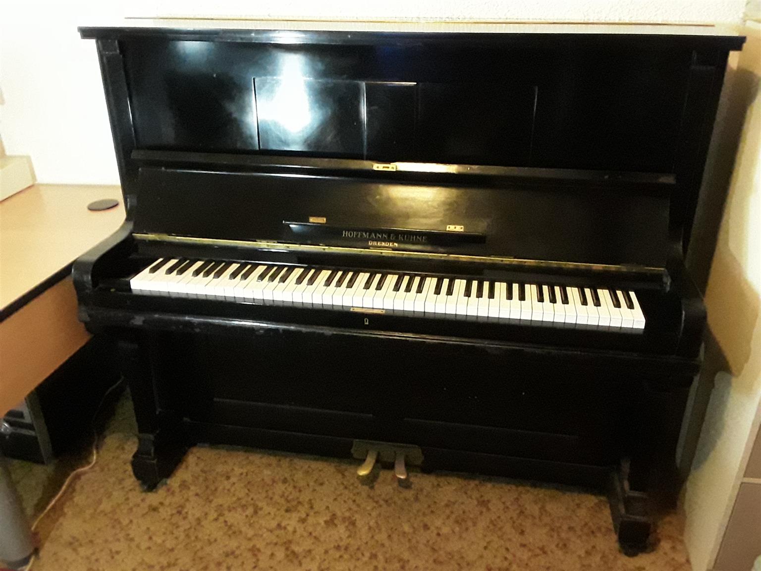 Piano Hoffmann & Kuhne Dresden. Unique. Ebony Polished. Very old. Manufactured before 29 April 1945