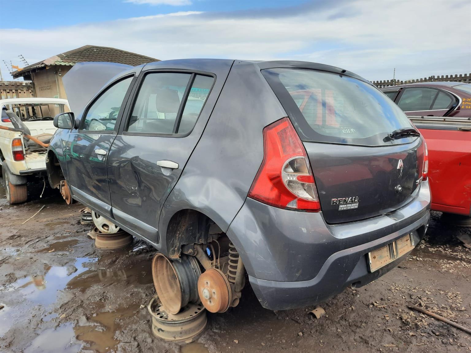 2009 Renault Sandero 1.6 8v – Stripping For Spares