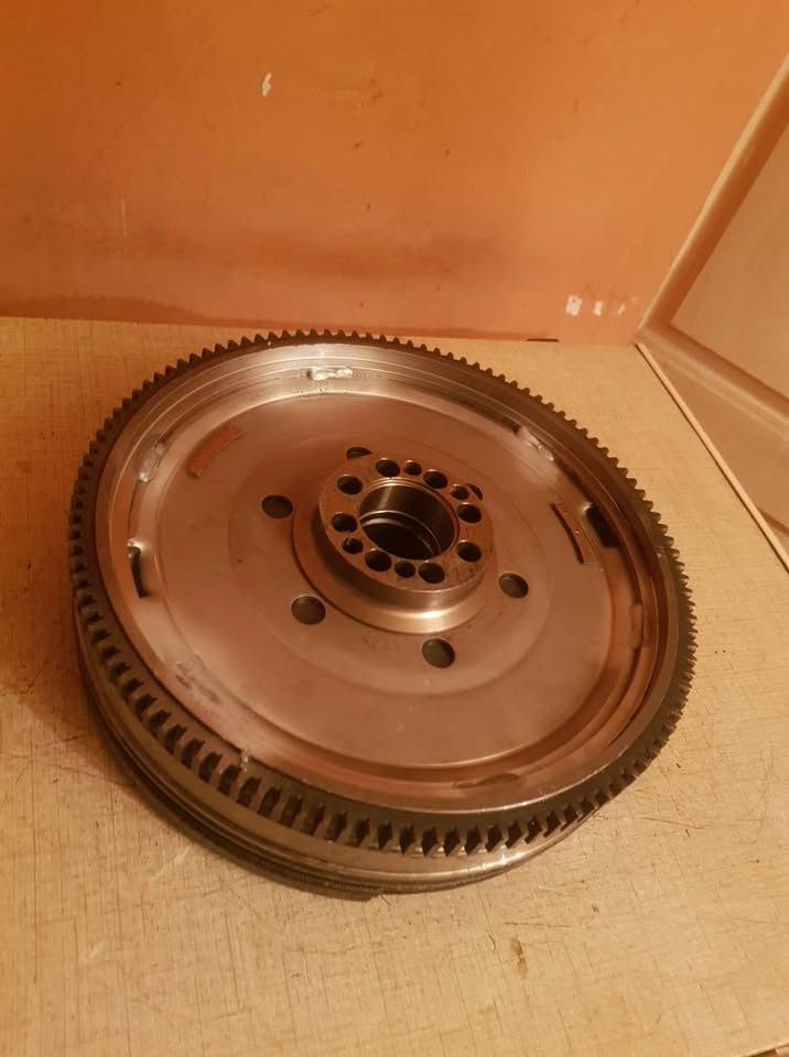TOYOTA QUANTUM OR HILUX 1GD OR 2GD DUEL MASS FLYWHEEL FORSALE - Private Seller