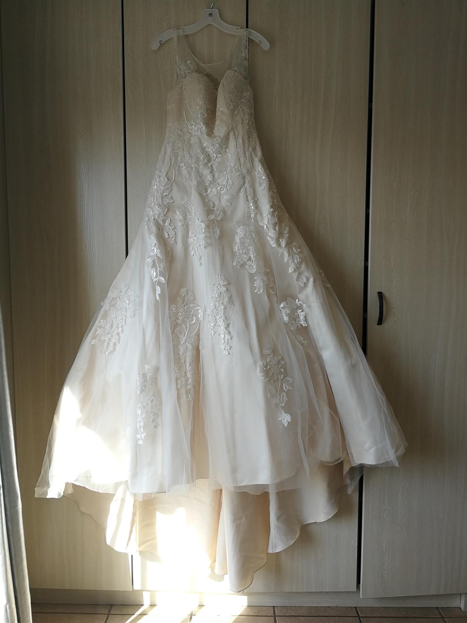  Wedding  dress  for sale  Ivory Light Champagne Ivory light 