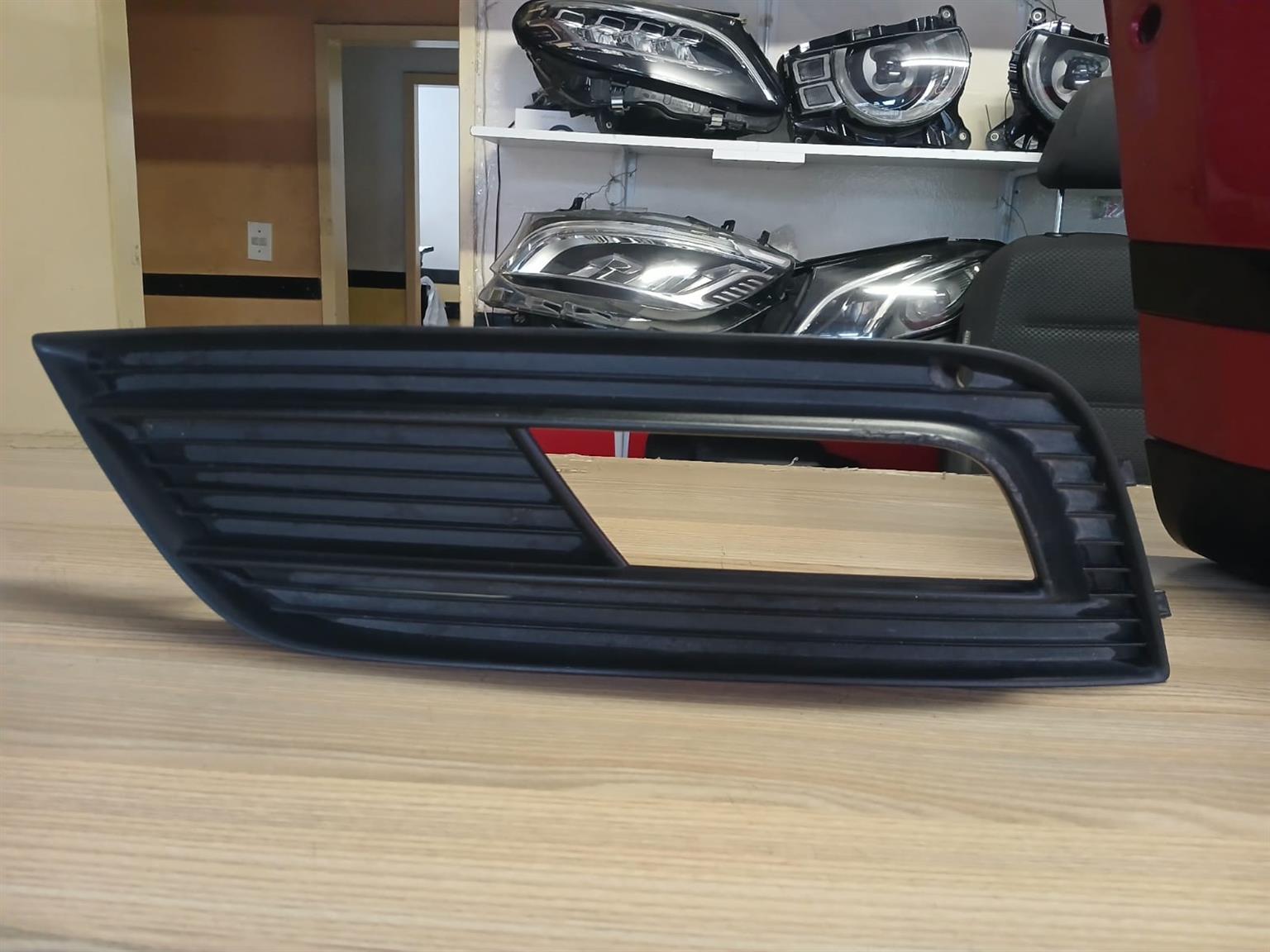 2016 AUDI A4 FOGLIGHT COVER LEFTSIDE FOR SALE IN EXCELLENT CONDITION - Private Seller 2016 AUDI A4 FOGLIGHT COVER LEFTSIDE FOR SALE IN EXCELLENT CONDITION - Private Seller