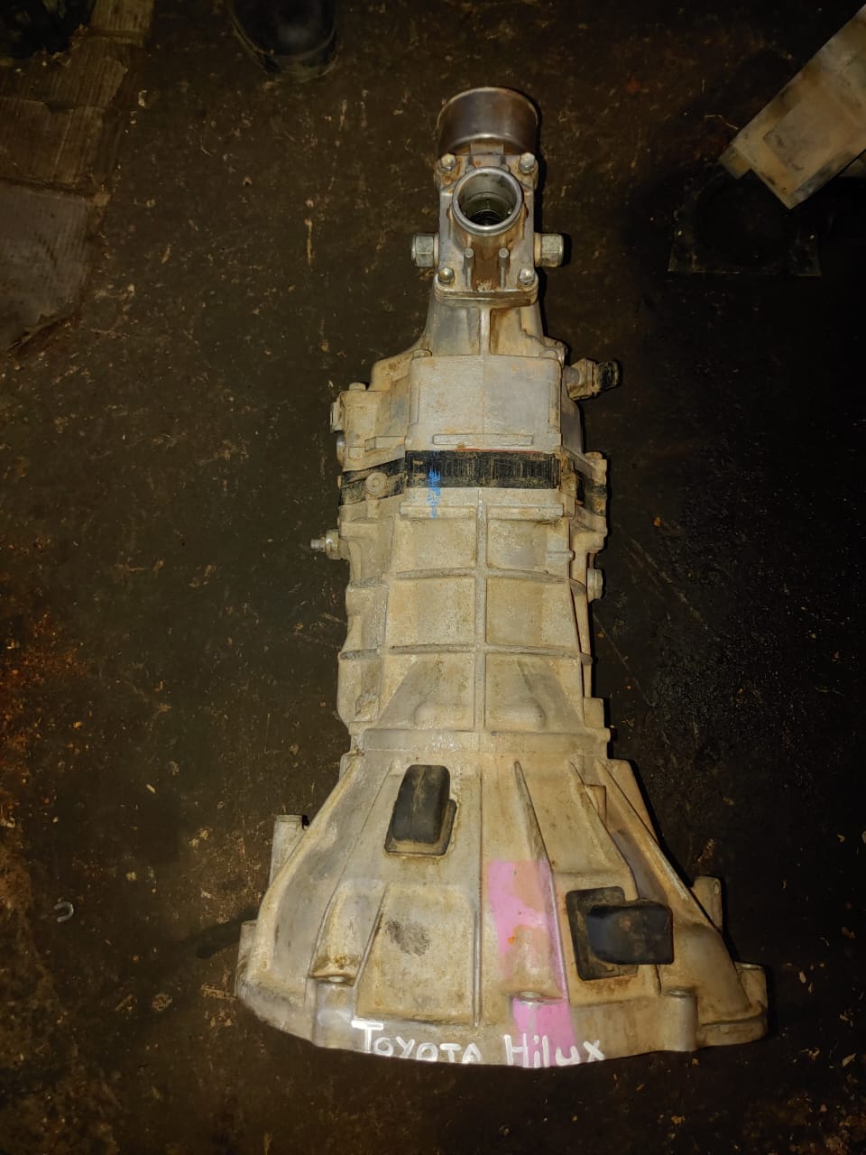 TOYOTA HILUX VVTI 5 SPEED GEARBOX FOR SALE