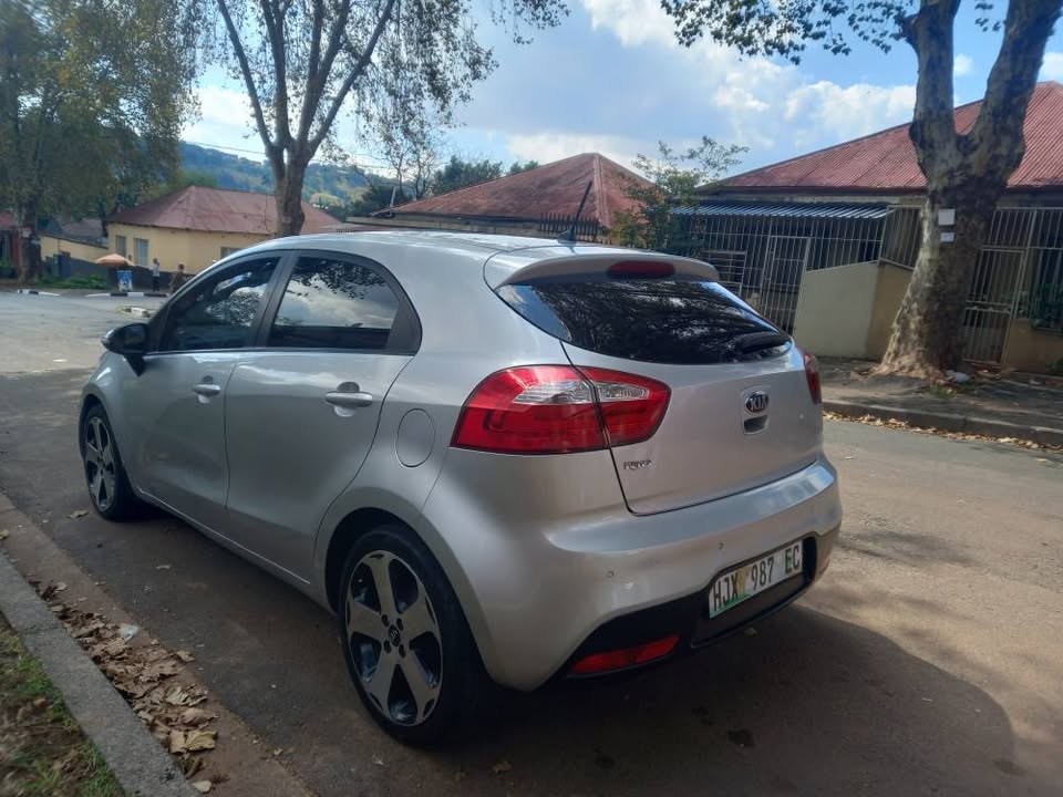 2014 KIA RIO 1.4 TEC MANUAL, SILVER, LEATHER SEATS,  SERVICE BOOK.