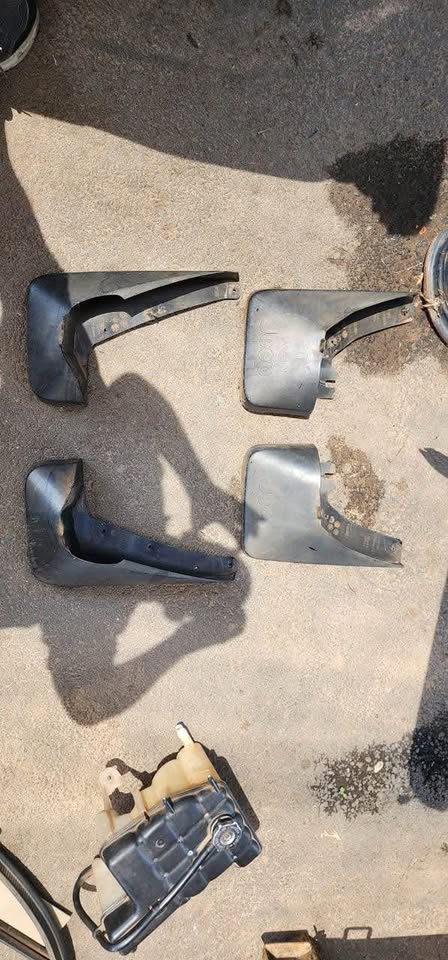 Jeep Commander 3.0 Mudflaps Available Call or whatsapp - Private Seller