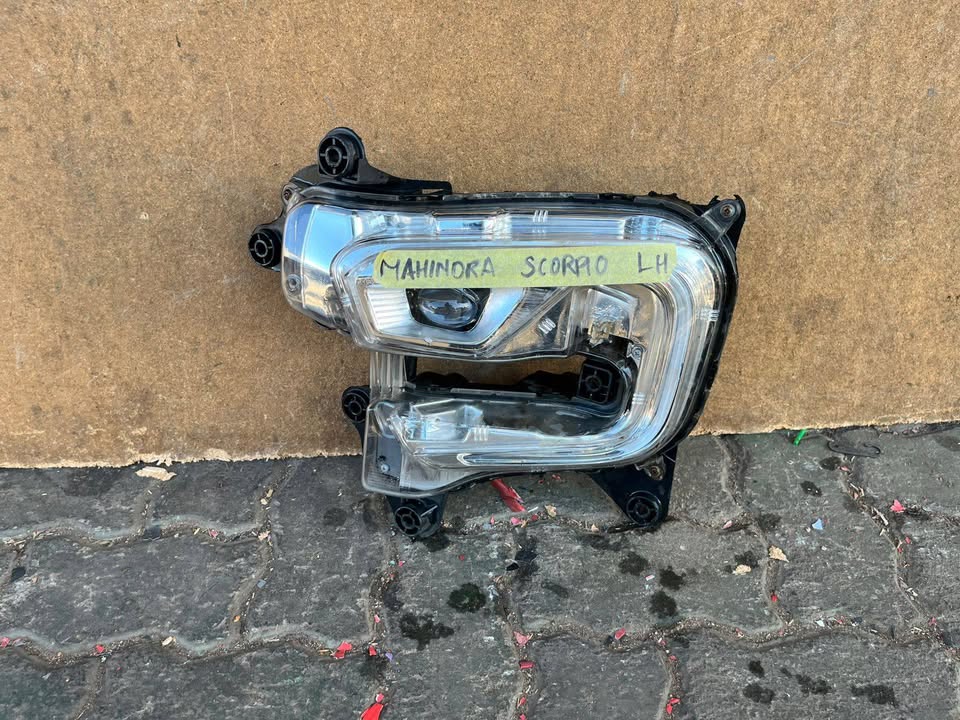 Mahindra scorpia Headlight - Private Seller Mahindra scorpia Headlight - Private Seller