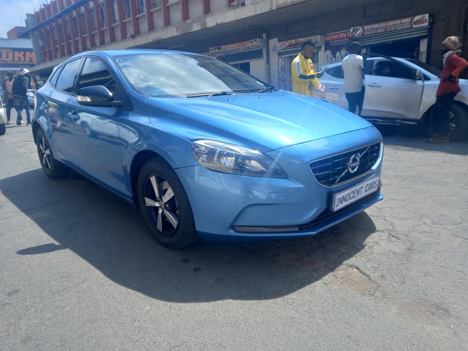 2016 VOLVO V40 T3 2.0 PETROL, MANUAL TRANSMISSION, BLUE COLOUR, MILEAGE 76000KM