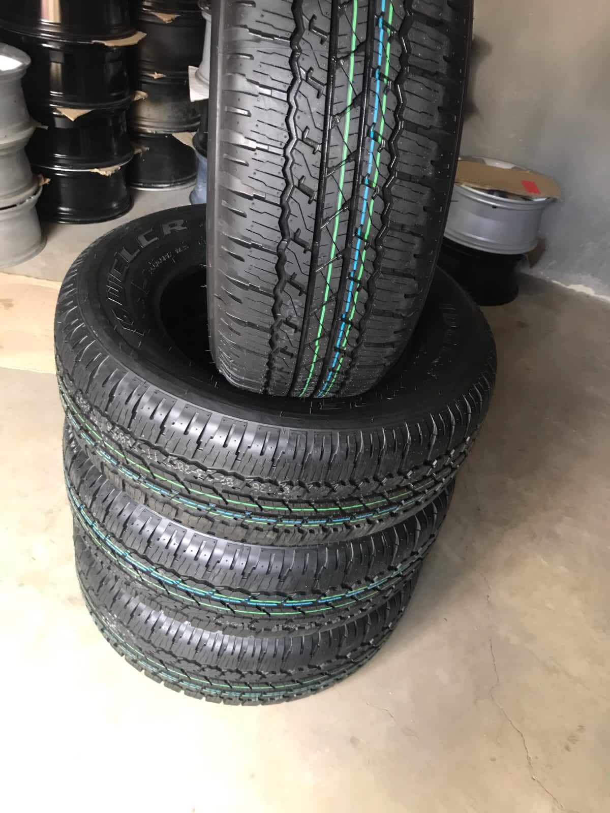 Bridgestone dueler 265/65/17 - Private Seller