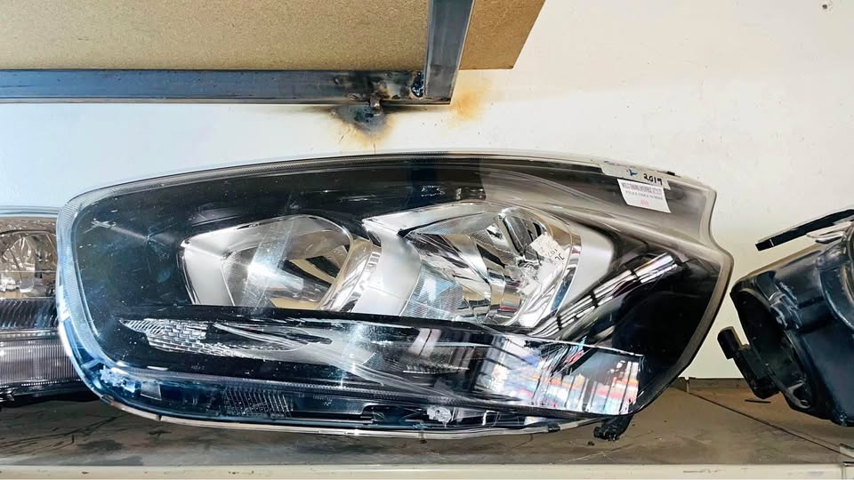 Ford Transit headlight - Private Seller Ford Transit headlight - Private Seller