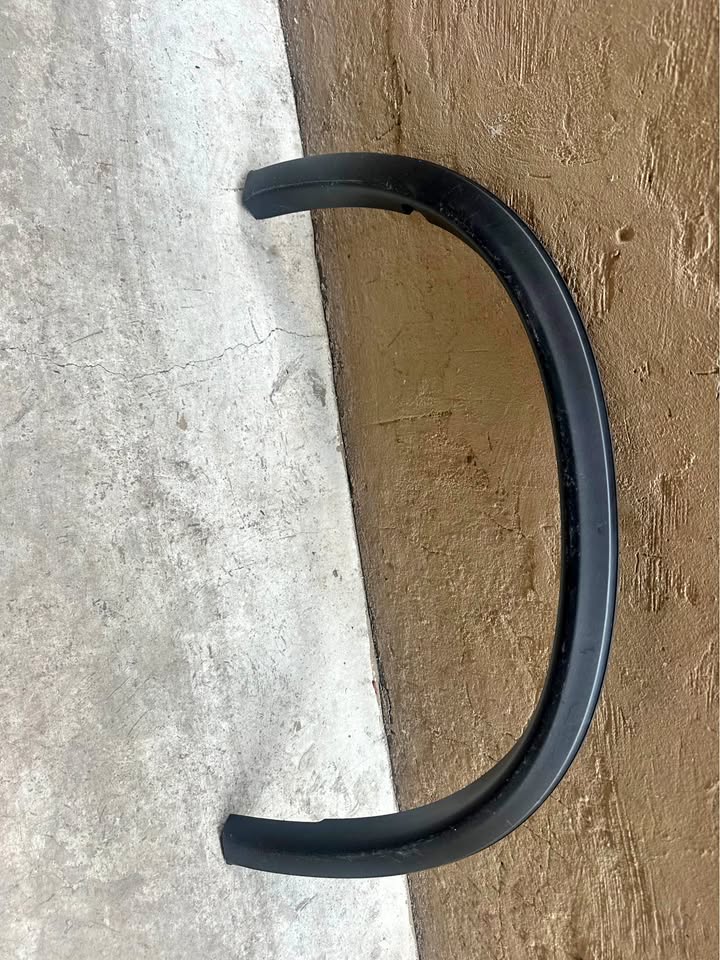 Mitsubishi Front Left Wheel Arch Molding 5220K207 Outlander Sport 11-18 - Private Seller Mitsubishi Front Left Wheel Arch Molding 5220K207 Outlander Sport 11-18 - Private Seller