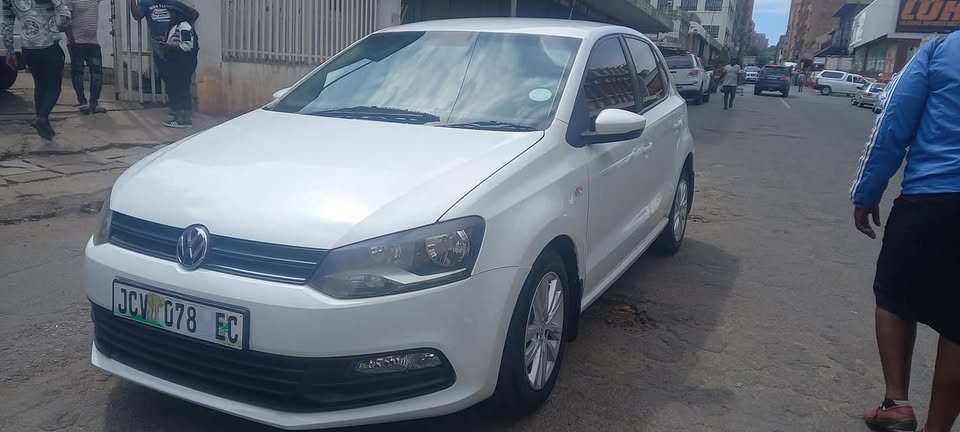 2018 POLO VIVO 1.4 PETROL, MANUAL TRANSMISSION, WHITE COLOUR, MILEAGE
