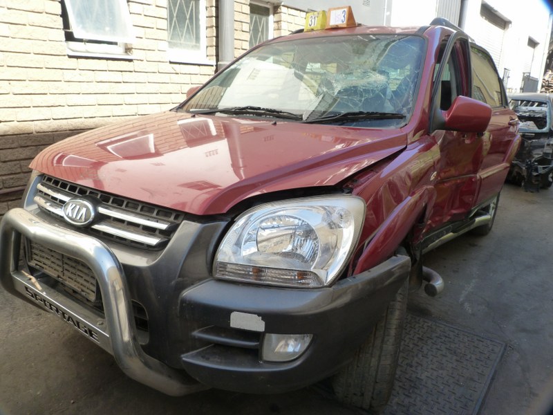Kia Sportage 2.0 AT Red - 2008 STRIPPING FOR SPARES - Private Seller Kia Sportage 2.0 AT Red - 2008 STRIPPING FOR SPARES - Private Seller