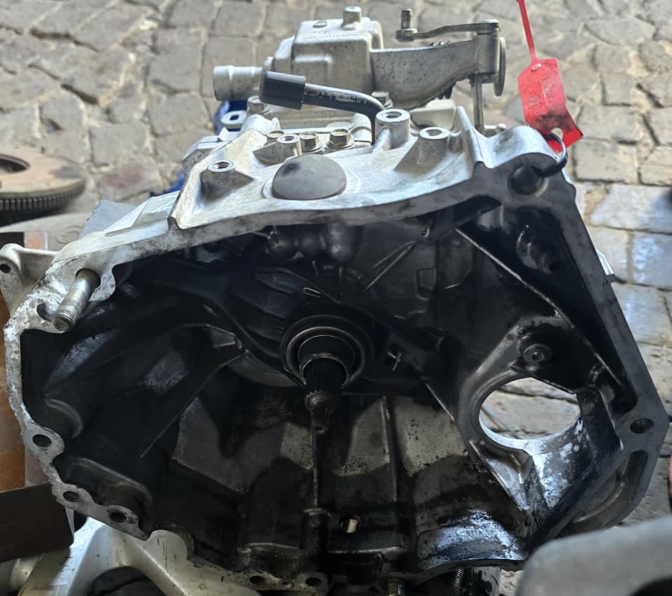 Suzuki Super Carry 1.2 Gearbox For Sale Good Condition - Private Seller Suzuki Super Carry 1.2 Gearbox For Sale Good Condition - Private Seller