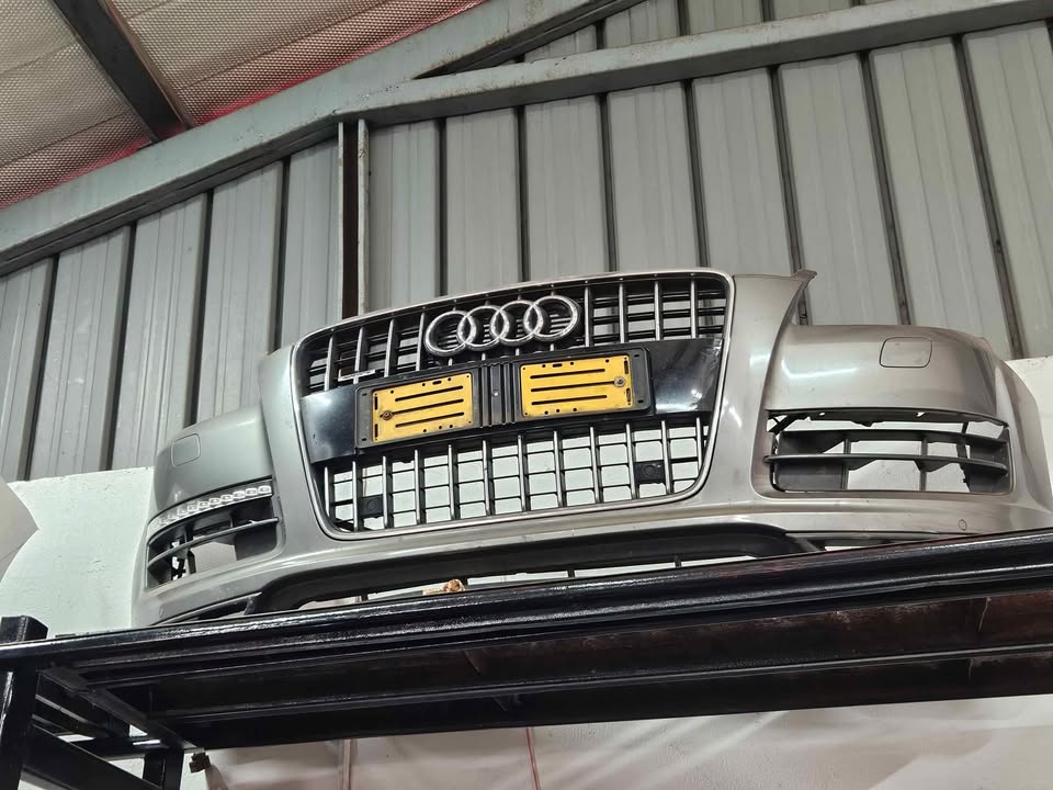 Audi Q7 front bumper for sale! - Private Seller