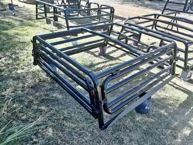 Cattle rails Toyota Hilux 2018 GD RB RAIDER P/U E/CAB - Private Seller Cattle rails Toyota Hilux 2018 GD RB RAIDER P/U E/CAB - Private Seller