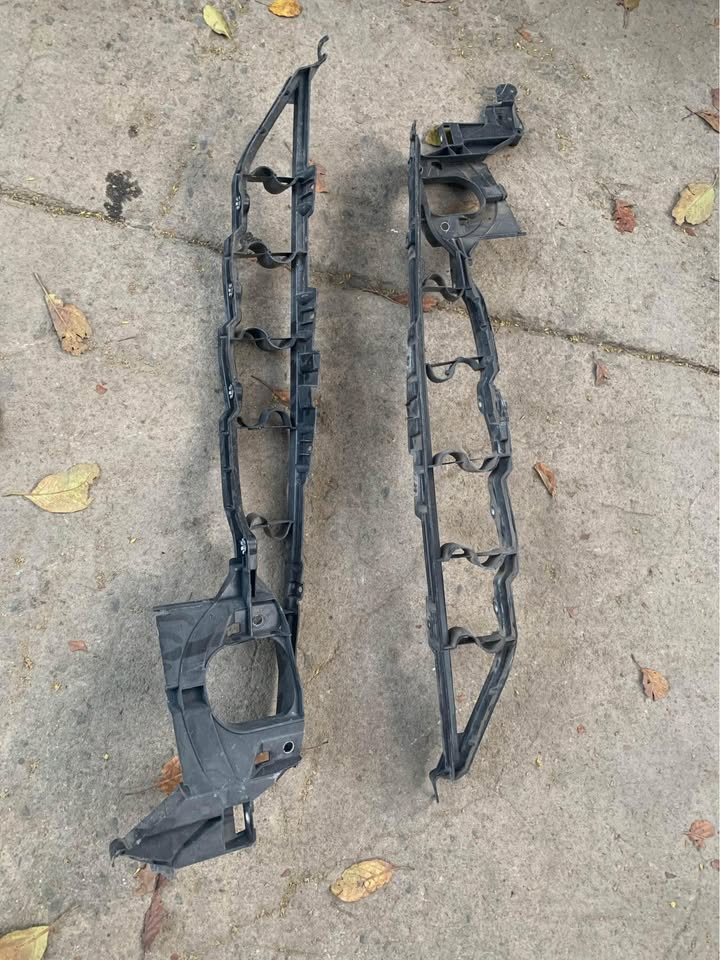 BMW X5 (E70) brackets support