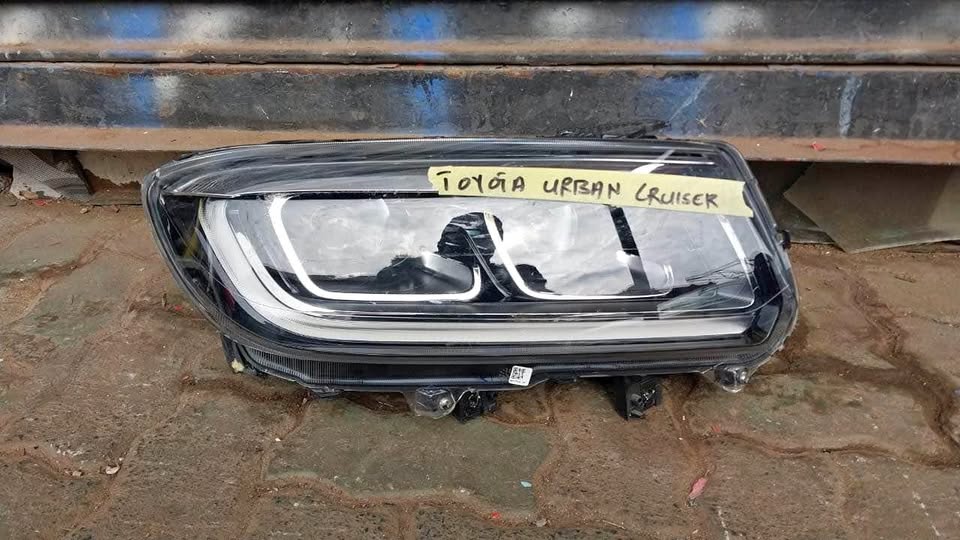 Toyota Urban Cruiser headlight - Private Seller Toyota Urban Cruiser headlight - Private Seller