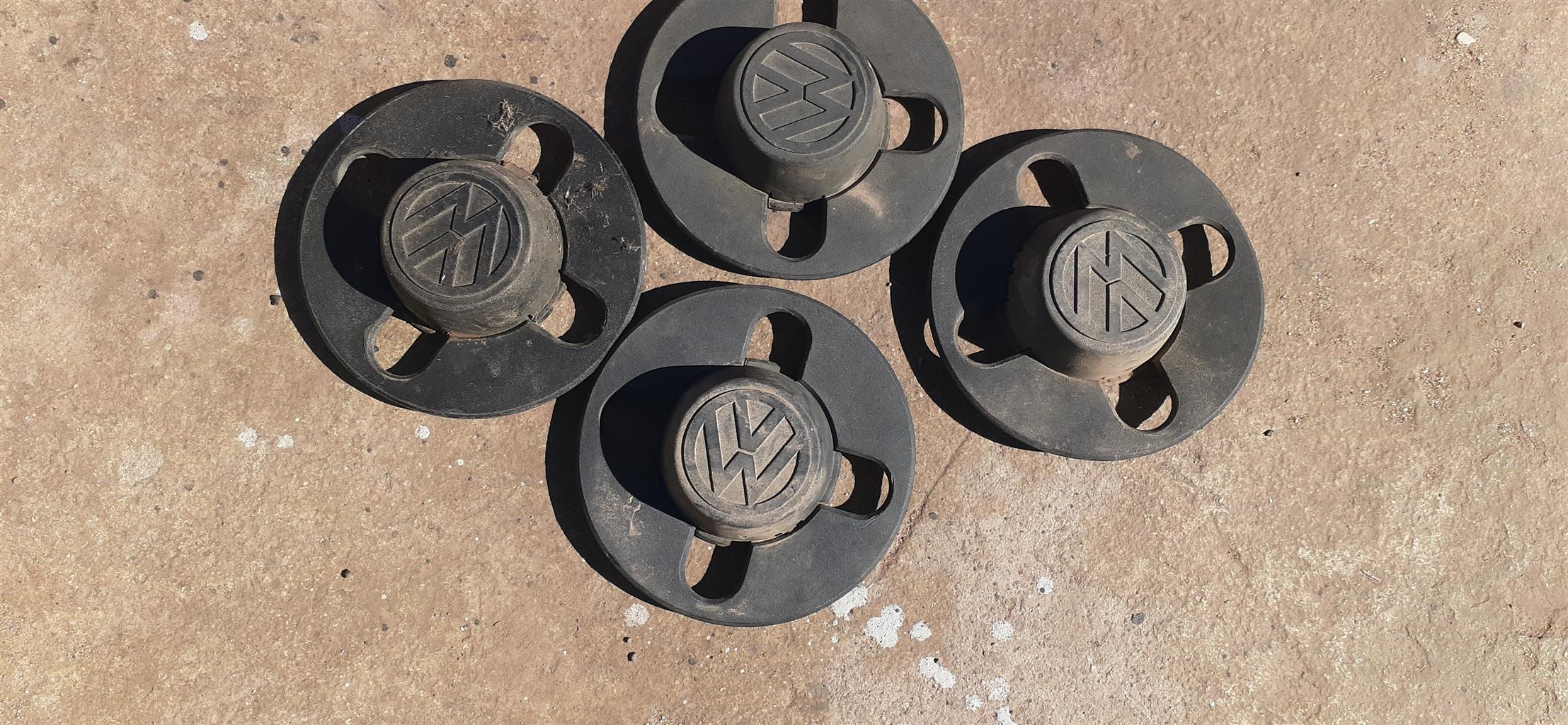 Vw Golf centre caps - Private Seller Vw Golf centre caps - Private Seller