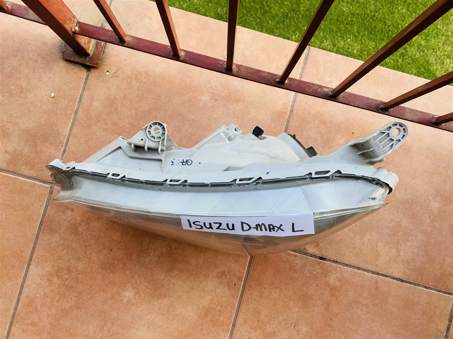 Isuzu d max left headlight for sale - Private Seller