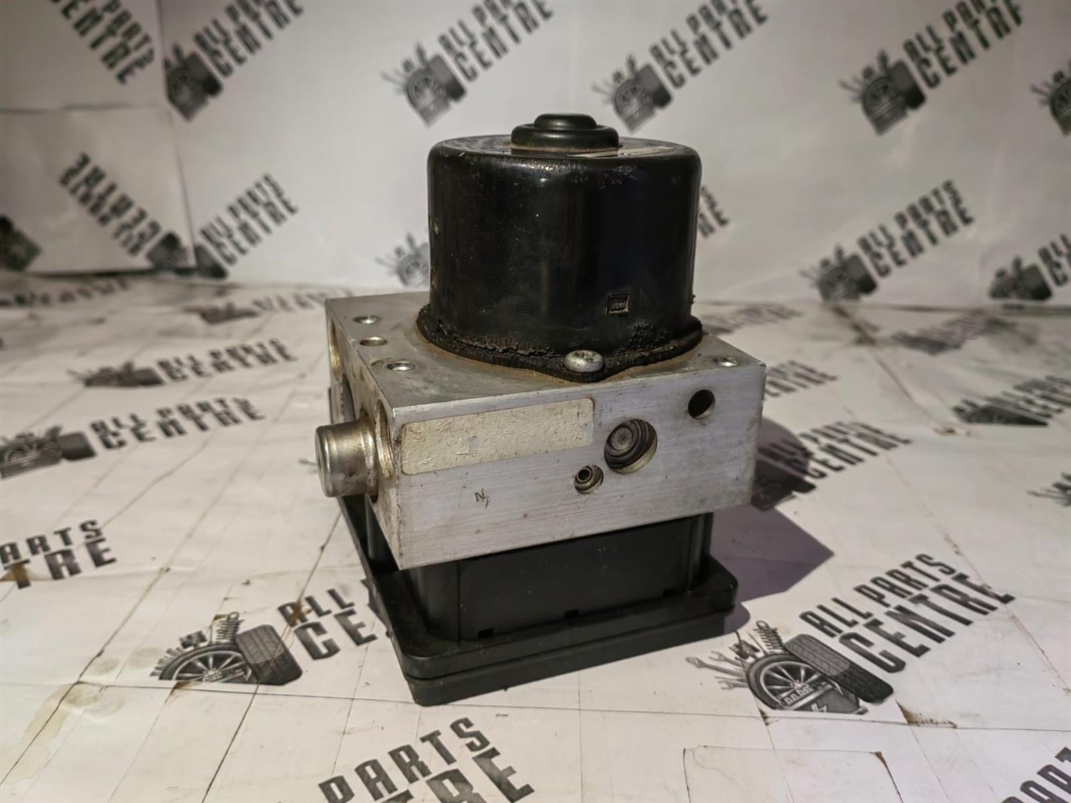 Nissan Navara D40 ABS pump for sale – Used