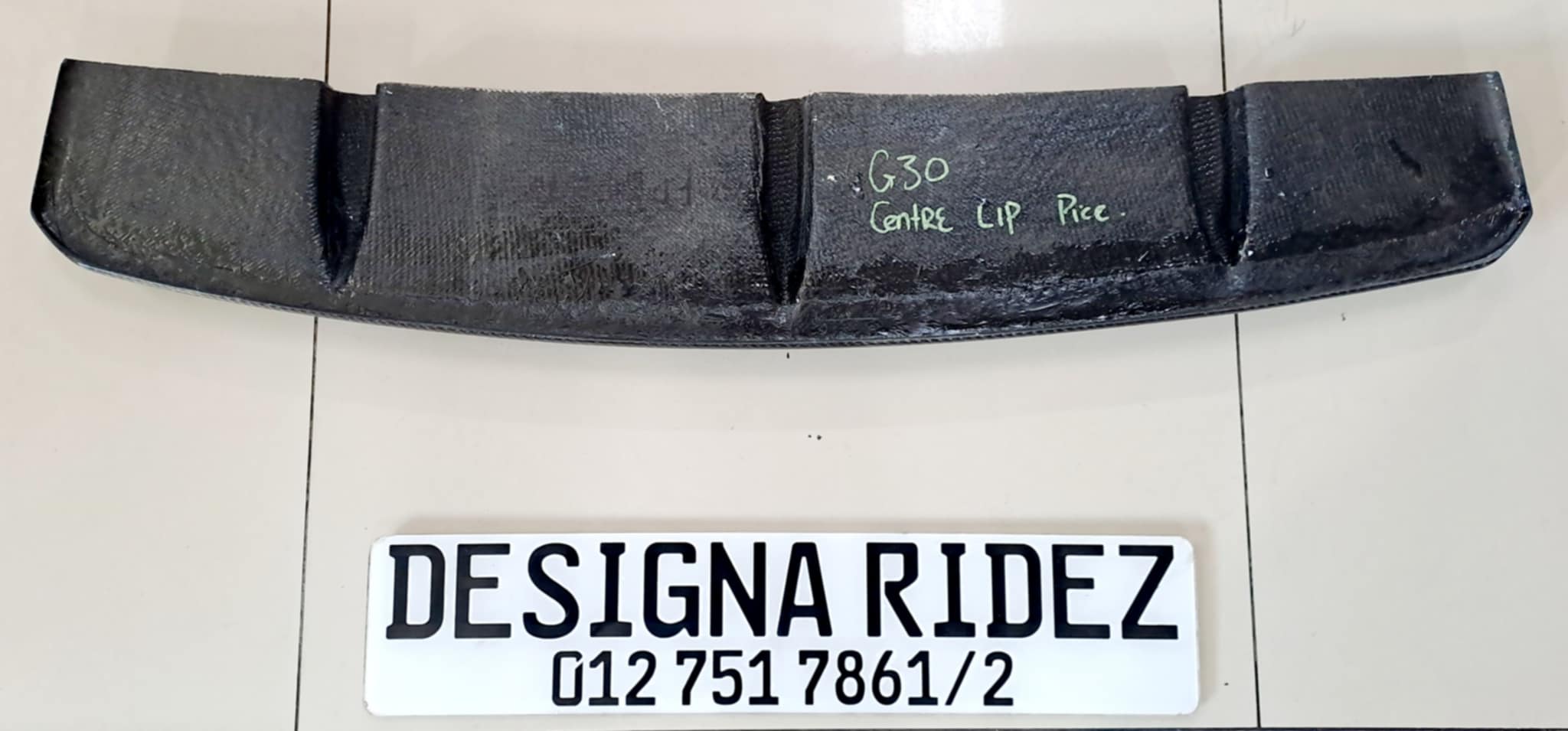 BMW G30 CARBON FRONT SPLITTERS AND REAR BUMPER CARBON CENTRE LIP PIECE NEW - Private Seller BMW G30 CARBON FRONT SPLITTERS AND REAR BUMPER CARBON CENTRE LIP PIECE NEW - Private Seller