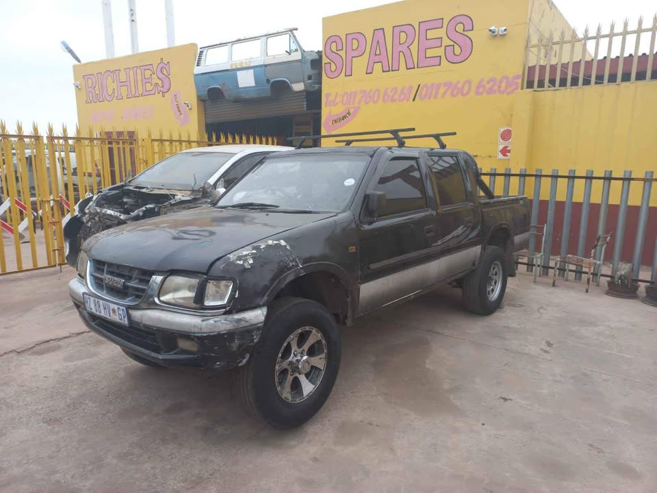 KB280 Isuzu STRIPPING FOR SPARES - Private Seller KB280 Isuzu STRIPPING FOR SPARES - Private Seller