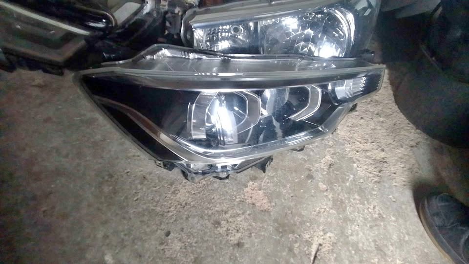 Suzuki ertiga HEADLIGHT - Private Seller Suzuki ertiga HEADLIGHT - Private Seller