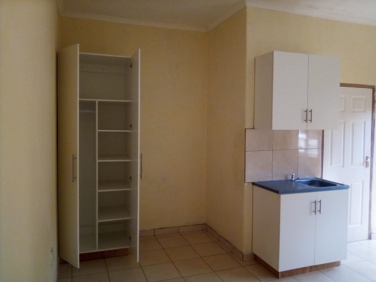 Bachelor Flat, Nazareth Ensuite Shower, Toilet, Kitchen Area. Prepaid Junk Mail