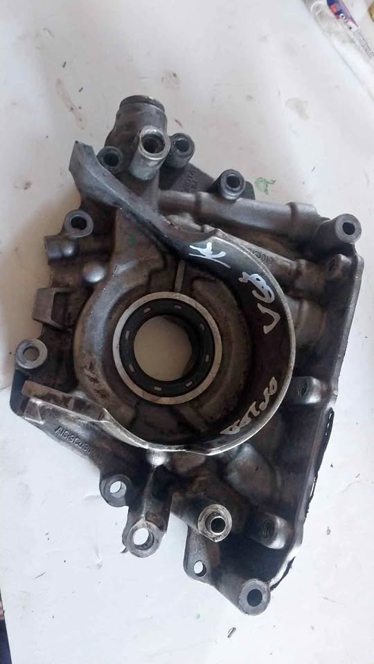 Volvo V60 T4/T3 2012 Oil pump for sale - Private Seller Volvo V60 T4/T3 2012 Oil pump for sale - Private Seller