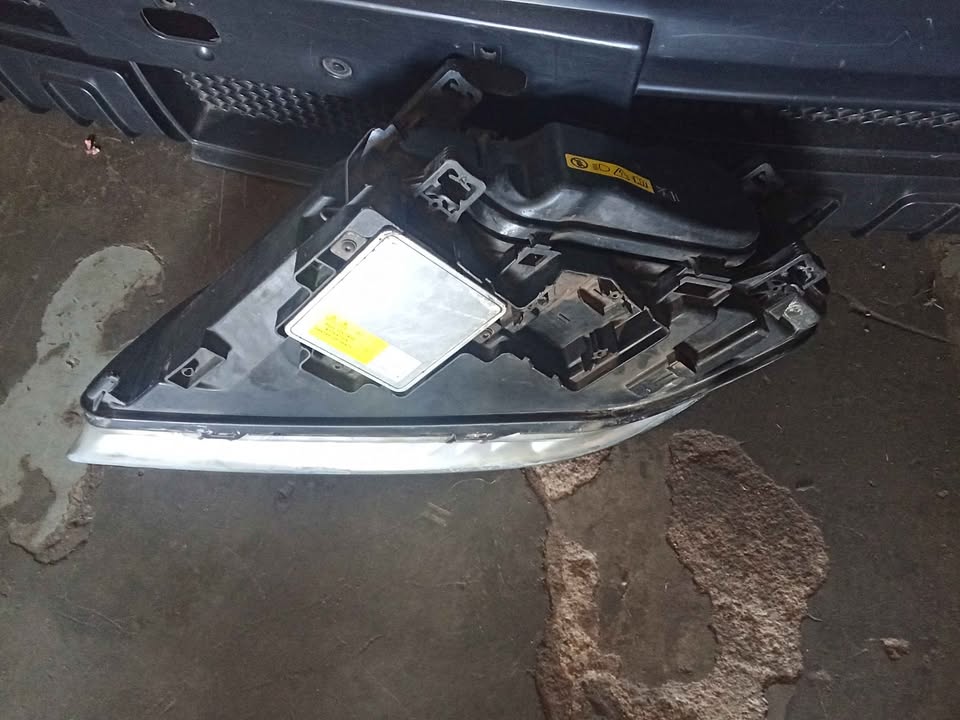 2013 Volvo XC70, S80 Bi-Xenon Headlight With Module - Private Seller