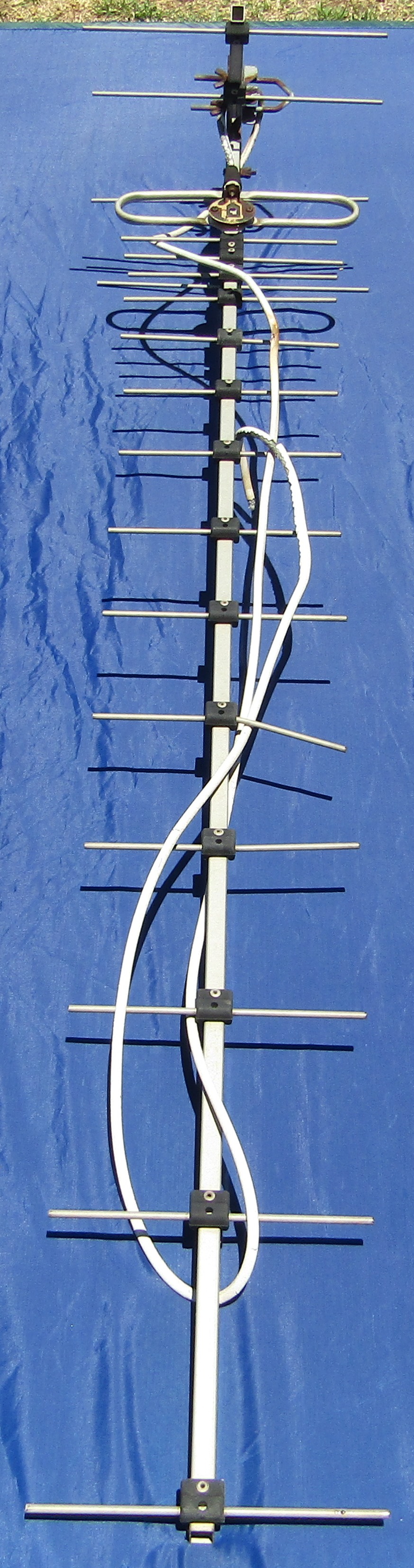 Rooftop Aerial / Antenna - l=146cm; w=27cm; h=29cm