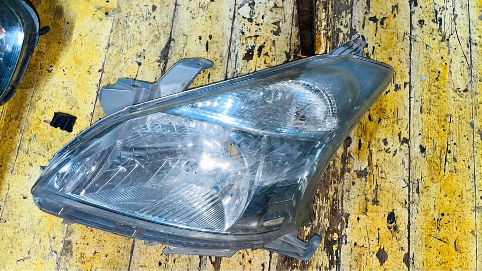 TOYOTA AVANZA headlight 2014 - Private Seller TOYOTA AVANZA headlight 2014 - Private Seller