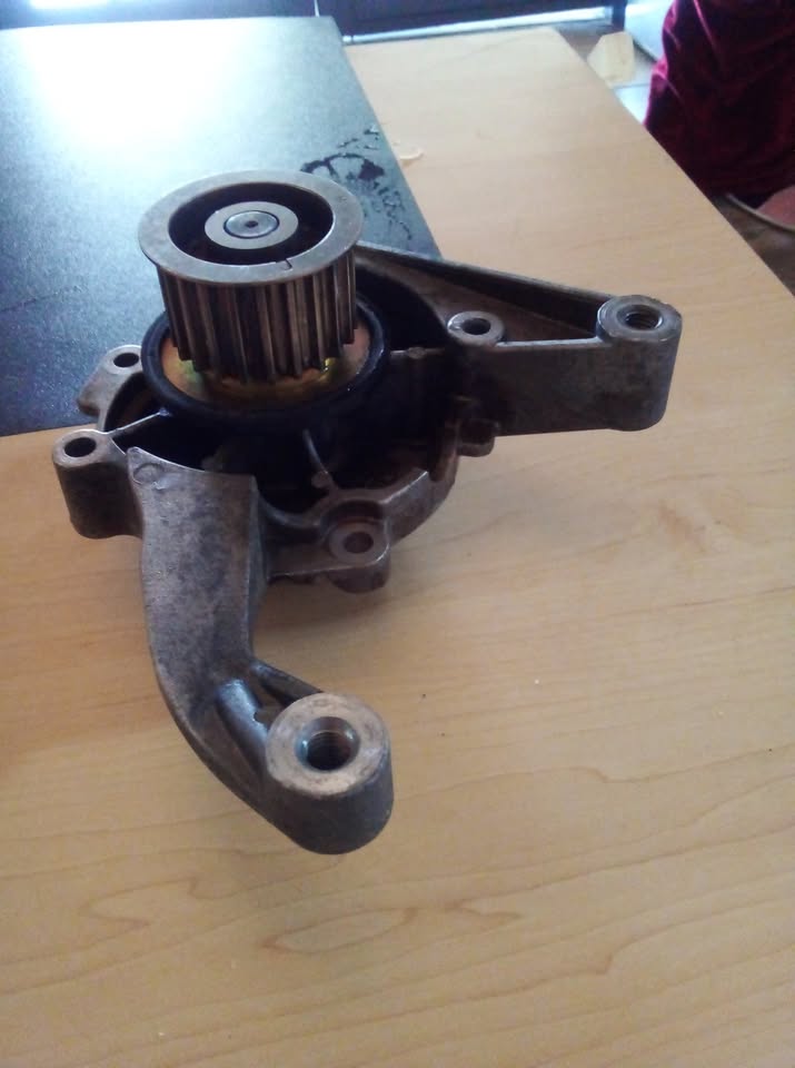Jeep cherokee 2.5 crd (2005) water pump - Private Seller