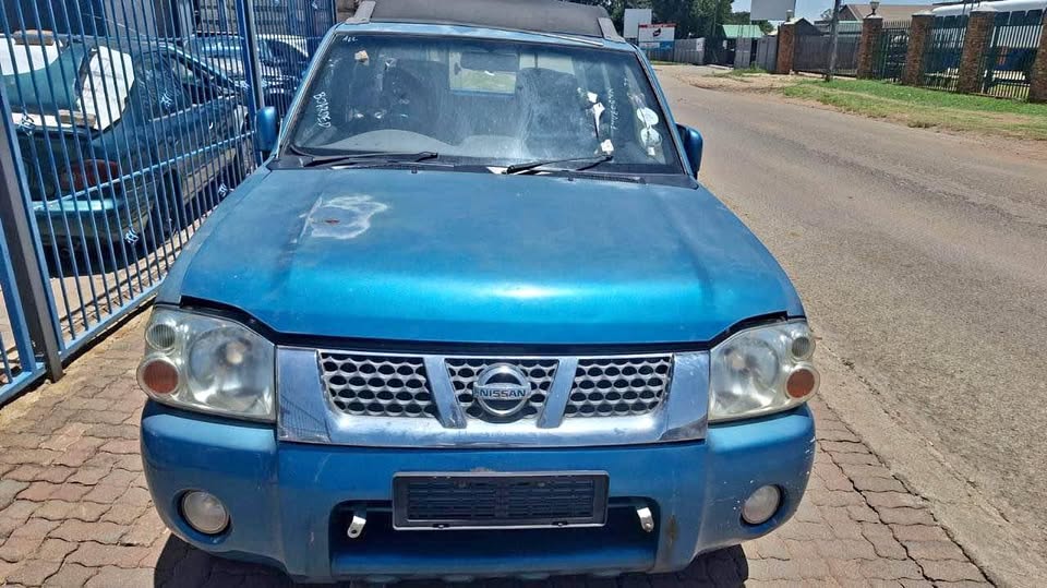 Nissan NP300 2.4 Petrol Hardbody Stripping For Spares Call or WhatsApp - Private Seller