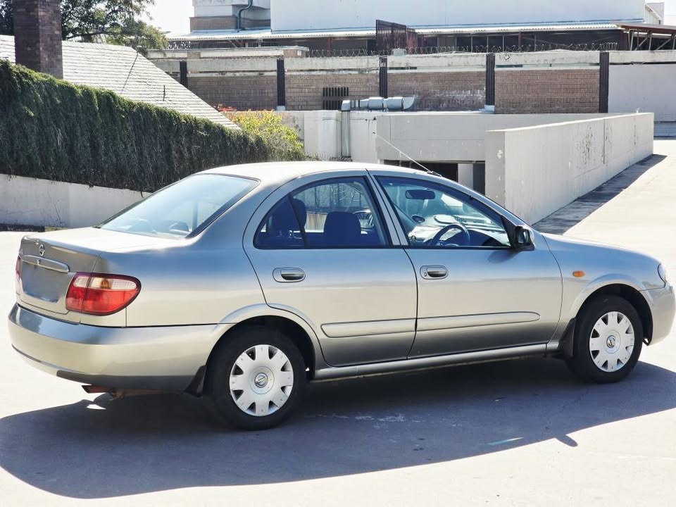 NISSAN ALMERA 1.6 AUTOMATIC WITH ONLY  WITH FULL SERVICE HISTORY & SPARE KEYS