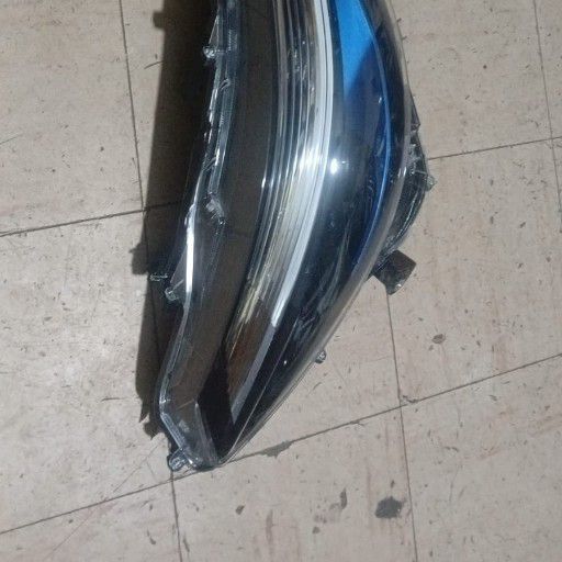 Toyota corolla cross headlight - Private Seller Toyota corolla cross headlight - Private Seller