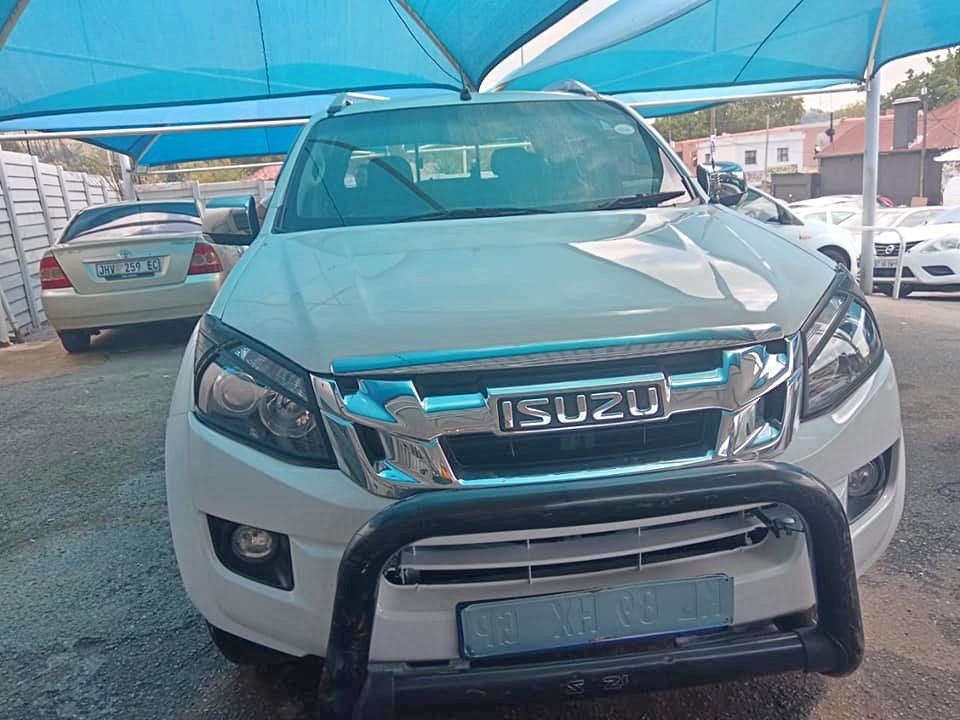 2015 ISUZU KB300 DOUBLE CAB 4X4  D-TEQ