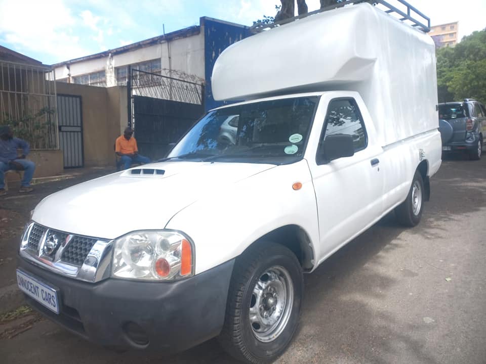 2018 NISSAN NP300 DIESEL, HARDBODY S/C CANOPY, MANUAL, WHITE COLOR, 104000KMS,