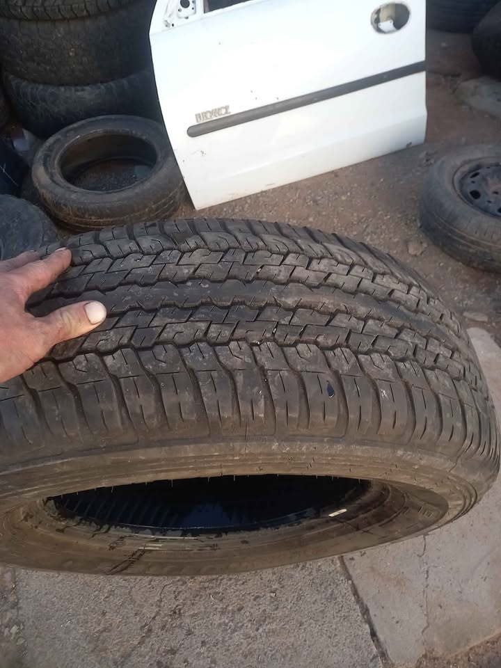 DUNLOP GRANTREK 265/65/17 90% Tread x2 - Private Seller DUNLOP GRANTREK 265/65/17 90% Tread x2 - Private Seller