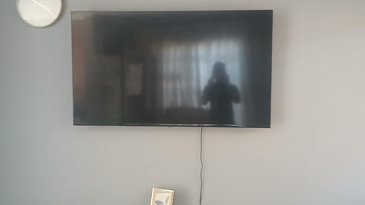 ISTAR Smart LED TV, 58 inches 2 months old