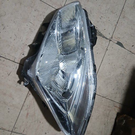 Suzuki swift headlight - Private Seller Suzuki swift headlight - Private Seller