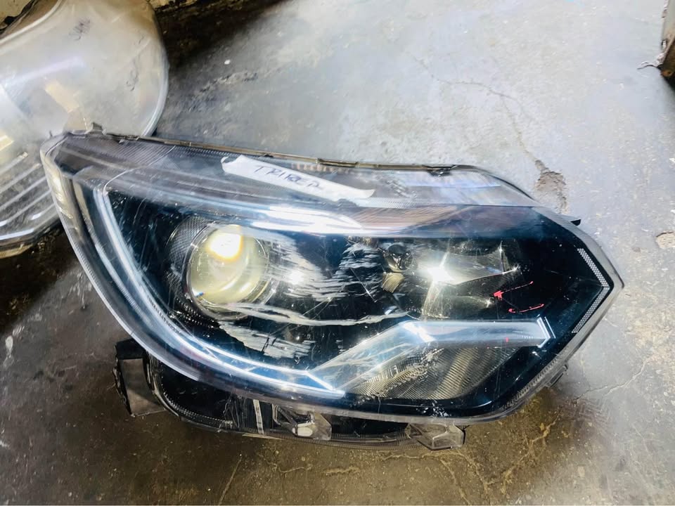 Renault Triber headlight - Private Seller Renault Triber headlight - Private Seller