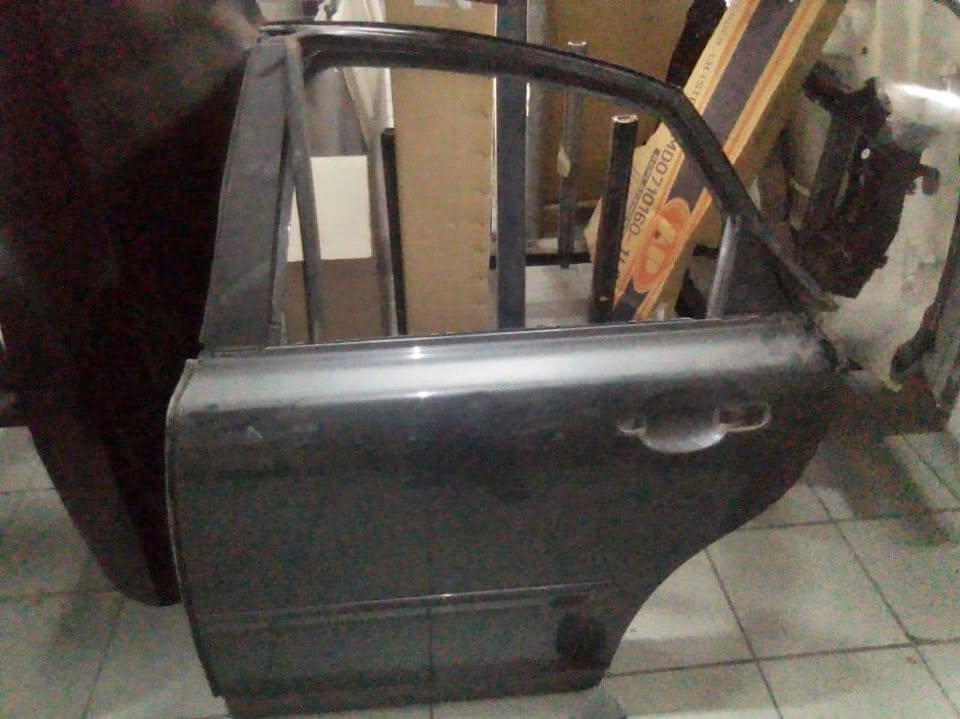 VOLVO S40 RIGHT REAR DOOR - Private Seller VOLVO S40 RIGHT REAR DOOR - Private Seller