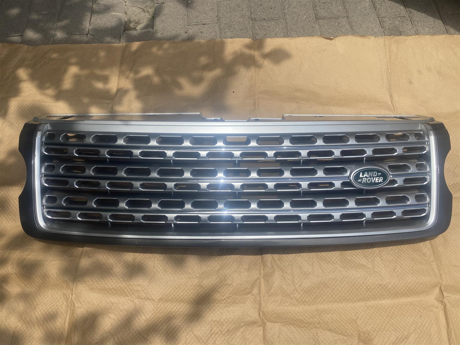 2017 RANGE ROVER VOGUE L405 MAIN BUMPER GRILL FOR SALE. IN PRISTINE CONDITION 2017 RANGE ROVER VOGUE L405 MAIN BUMPER GRILL FOR SALE. IN PRISTINE CONDITION