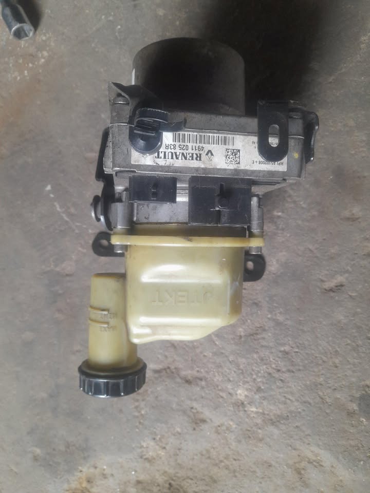 RENAULT SANDERO 900T POWER STEERING PUMP - Private Seller RENAULT SANDERO 900T POWER STEERING PUMP - Private Seller