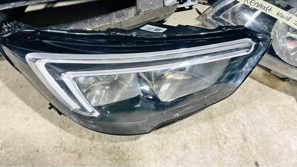Opel Crossland X headlight 2018 - Private Seller Opel Crossland X headlight 2018 - Private Seller