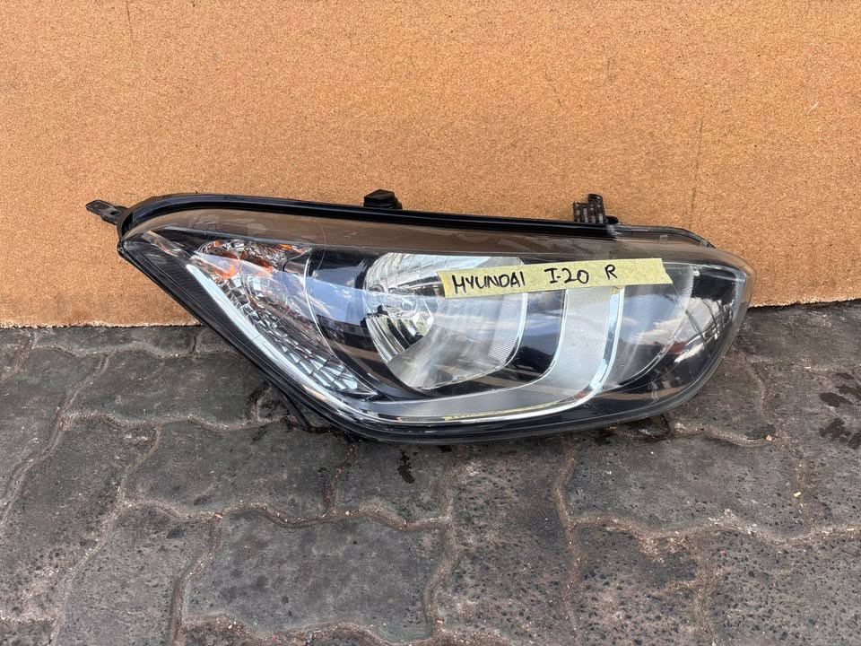 Hyundai i20 Right side Headlight - Private Seller