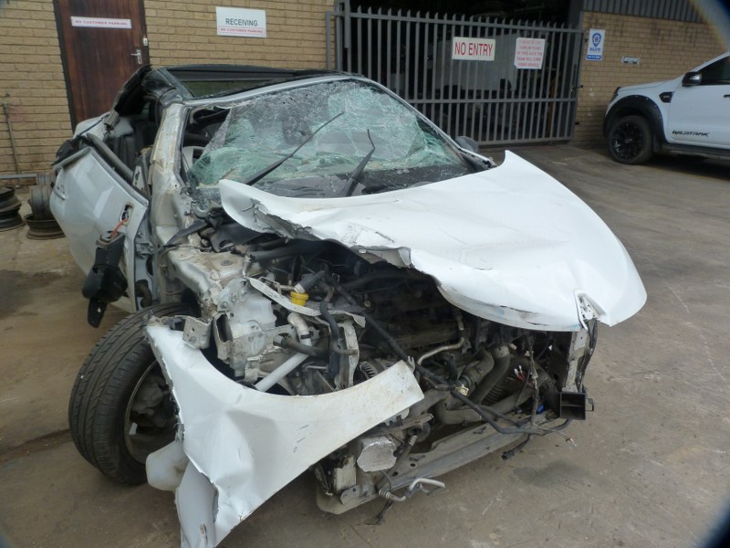 Renault Megane III 1.4 TCe Coupe Cabrio Manual White - 2010 STRIPPING FOR SPARES - Private Seller Renault Megane III 1.4 TCe Coupe Cabrio Manual White - 2010 STRIPPING FOR SPARES - Private Seller
