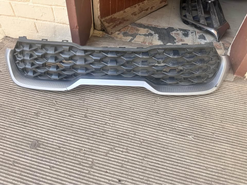 Kia sonet top grill - Private Seller Kia sonet top grill - Private Seller